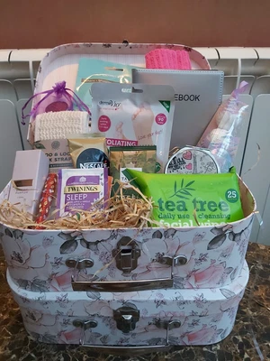 £25 • Buy Mother's Day Pamper Box With Perfume And Products -  Ideal Gift