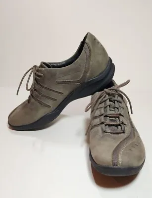 $33.99 • Buy Clarks Wave Walking Shoes Women Sz 7.5M Brown Gray Nubuck Leather 86510 Travel
