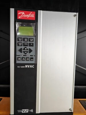 Variateur Danfoss VLT6011HT4C54STR3DLF00A00C0 D'occasion - Fonctionnel, Prêt à L'emploi