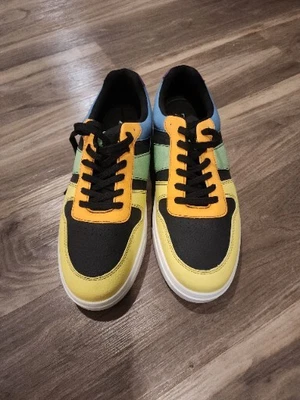 $25 • Buy ZARA CONTRASTING SNEAKERS MULTICOLOR | 2201/820 Sz 12