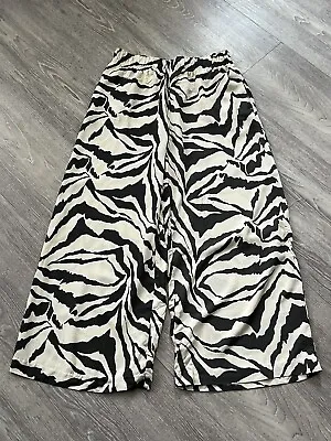 H&M Animal Safari Print Wide Leg Cropped Trousers. S (Approx 10-12) • £4.99