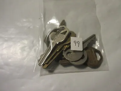 Lot Of 8 Vintage Keys YALE MASTER • $6.97