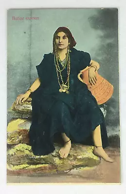 VINTAGE POSTCARD Egyptian Cairo Native Woman UNPOSTED • £3.95