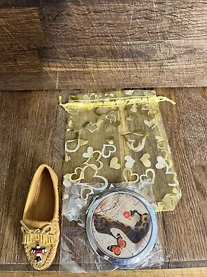 £5.75 • Buy Just The Right Shoe With Compact Mirror.