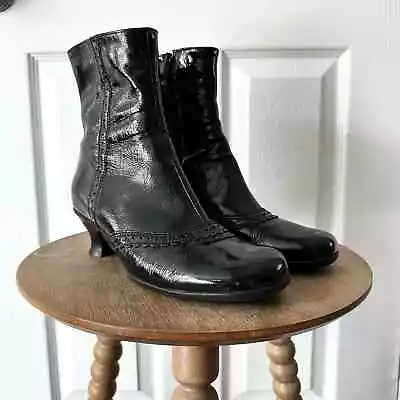 La Canadienne Black Patent Leather Brogue Wingtip Low Heel Waterproof Boot 8.5 • $89.99