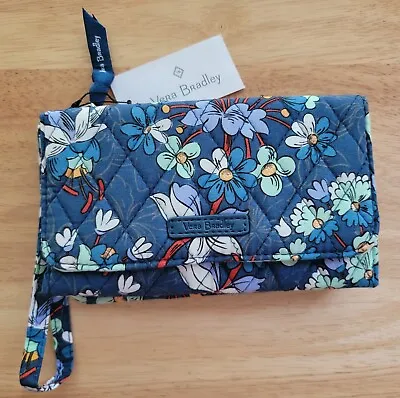 NWT NEW Vera Bradley RFID Smartphone Wristlet Floral Bursts • $23.99