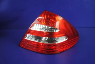 03-06 Mercedes W211 E500 E320 Tail Light Rear Brake Lamp LED Passenger Right OEM • $98.99