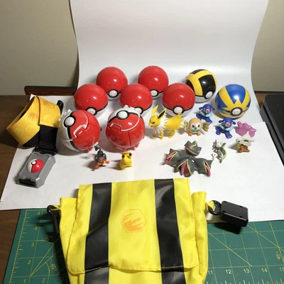 $139.95 • Buy Pokemon RARE BAG - TOMY Yellow Belt Clip N Carry, Throw N Pop Balls, Figures 