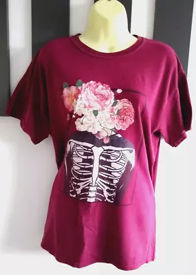Gildan - Women's Maroon T Shirt Top With Person Floral Skelton  Size: Medium • £4.99