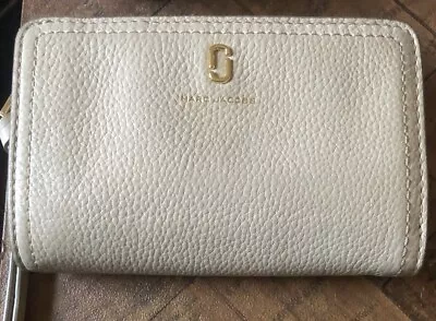 Marc Jacobs Snapshot Ivory Pebble Leather Bifold Wallet • $65
