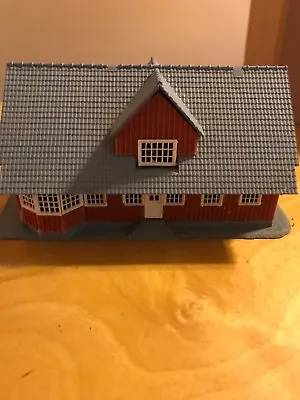 Plaztic Red House Barn House Long 7.5” TH1b • $21.07
