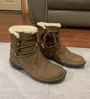 949-UGG Women’s Boots Sz 6 Brown Leather Shearling  Lined Ankle Boots 1001815 • $45