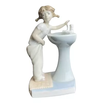 Lladro #4838  Clean Up Time  Little Girl With Pigtails At Sink • $52.99