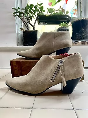 Vince Camuto VC Signature Women's Suede Booties Size 8M 38 • $40