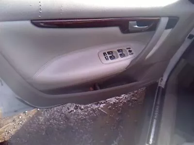 V70       2004 Front Door Trim Panel 22866935 • $160.26