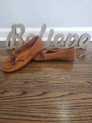 $15 • Buy Minnetonka Kilty Suede Moccasins/shoes Women's Size 5.5M