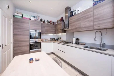 £790 • Buy Complete Two Tone Kitchen Units Quartz Worktop One Oven - Cream/wood Gloss.