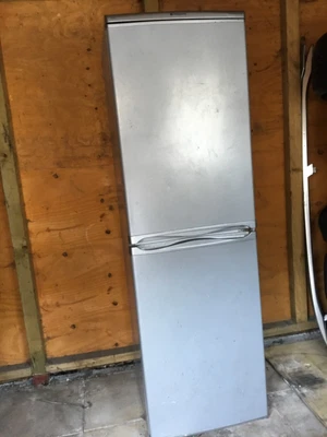 £64 • Buy REFRIDGERATOR. Hotpoint Fridge Freestanding Fridge Freezer Good Condition Used