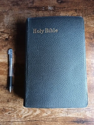 £18 • Buy 1924 Holy Bible (Eyre And Spottiswoode Publishers)