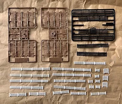 BIG GROUP ~ WOOD IRON & WHITE PICKET FENCES ~ Mayhayred Trains N Scale Lot • $3.25