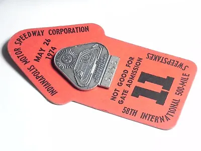 1974 INDIANAPOLIS INDY 500 PIT PASS BADGE PRESS MEDIA PIN Pinback W/ Card NICE! • $42.50