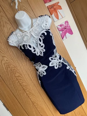 £20 • Buy 💙💙stunning💙💙lipsy London Size 12 Navy White Lace Wiggle Dress 💙fast Post💙