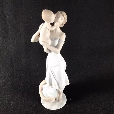 Lladro ~ Unconditional Love #8244 ~ Original Box ~ Mother And Child ~ RARE! • $485