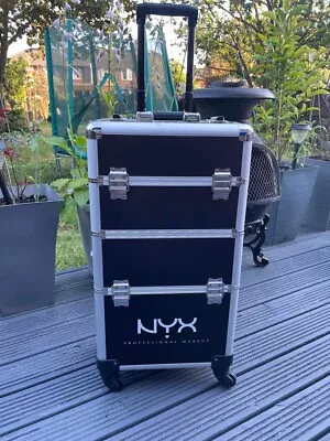 NYX MAKEUP CASE PROFESSIONAL Artist Train Case - 4 Tier  • £150