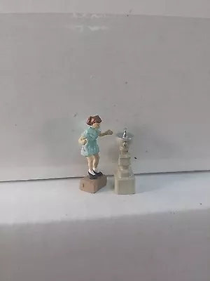 Arttista #1580 - Girl Drinking From Water Fountain - O Scale Figure - NEW • $12.09