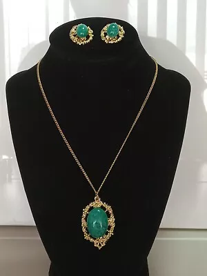 Vintage Green Peking Glass Cabochon Necklace Clip On Earrings Estate Jewelry • $23