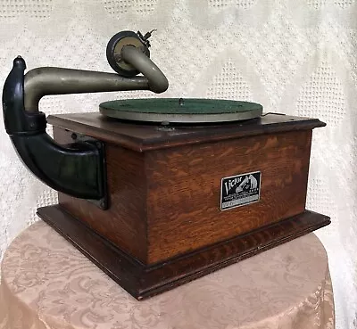 Vintage Victor Victrola Phonograph VV-IV • $250