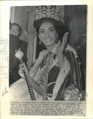 1966 Press Photo Miss World India's Reita Faria With Scepter And Crown. • $15.99