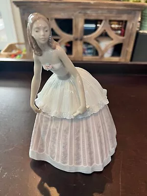 $250 • Buy Lladro - Spain 5858 Daisa Woman Waiting To Dance Porcelain Figurine - Mint - Box