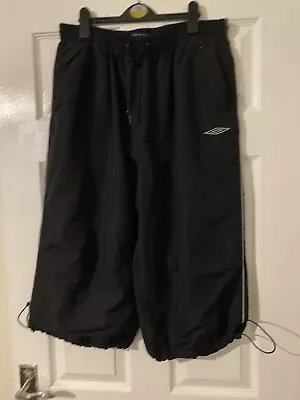 Men’s Size 2XL Black UMBRO 3/4 Shorts Elasticated Waist. Lined Inside • £5