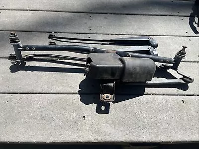 84-91 BMW E30 3-SERIES WINDSHIELD WIPER TRANSMISSION LINKAGE W/ MOTOR LM81 • $80