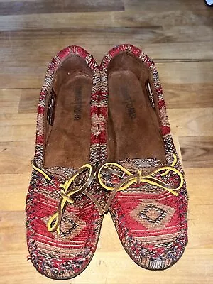 Minnetonka Women's Size 8 Tapestry Flat Aztec Moccasins Leather Tie Western • $18