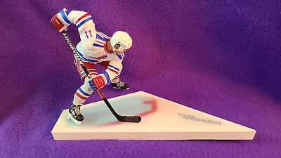 MARK MESSIER - McFarlane NHLPA Series 2 - LOOSE - 2000 - BROKEN STICK • $14.99