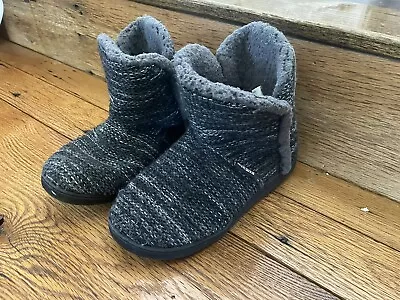 MUKLUK Grey Knit Comfort Winter Boots Womens Size 7-8 • $12.50