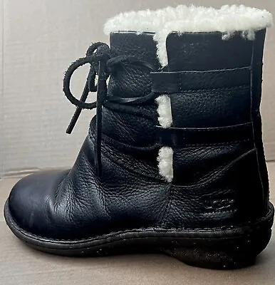 Ugg Caspia Lace Up Short Boot Black Pebbled Leather Sheepskin Sz 7 • $34.99