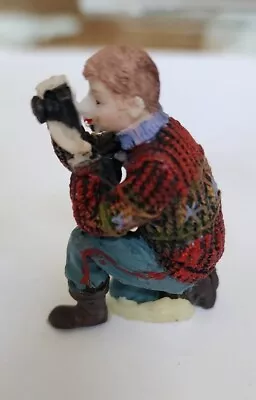 1/24 G Scale Vintage Photographer Man Kneeling With Camera Swearer Diorama  • $13