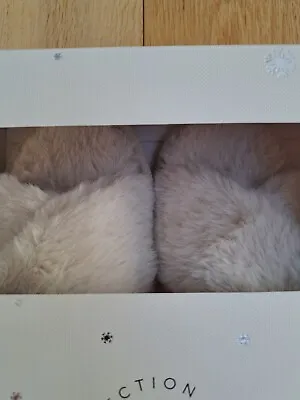 White Collection Slippers Soft Plush S/M BNIB • £12.50