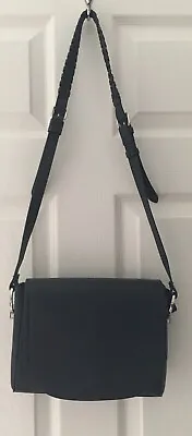Woman’s Navy Blue Shoulder Handbag • £5