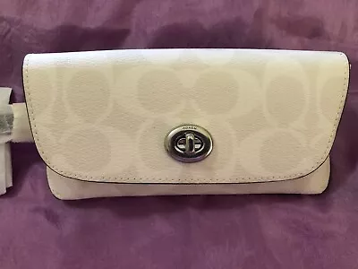 Coach Sunglass Case In Signature Canvas NWT Chalk Signature 73639 • $125.02