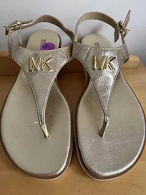Michael Kors Womens Mk Plate Thong Pale Gold Sandals 7M New Without Box • $39.99