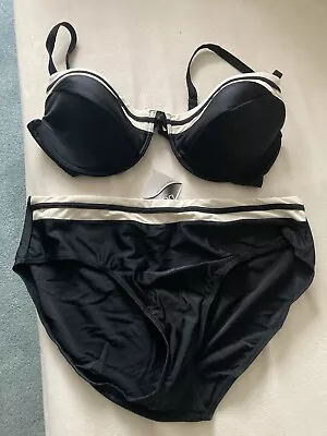 Bikini Black/white Size 20 • £4.50