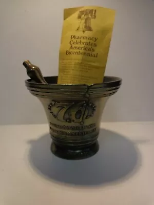 RARE VTG '76 BICENTENNIAL Solid Brass MORTER & PESTLE~Apothecary~Secundum Artem! • $32