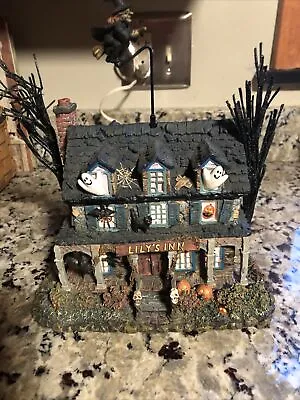 Halloween Village The Munsters Hawthorne Village  Lily's Inn  • $21