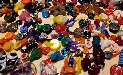 Buttons~200 Mixed Lot~ Mod~vntg~new~used~sewing~arts~crafts~scrapbooking~cards • $6.50