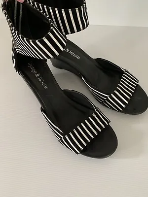 DJANGO & JULIETTE Risha Black White Stripe Wedge Leather Shoes Sandal SIZE 39 8 • $44.50