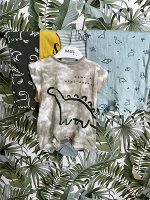 £2 • Buy Dinosaur Rompers 0-3 Months